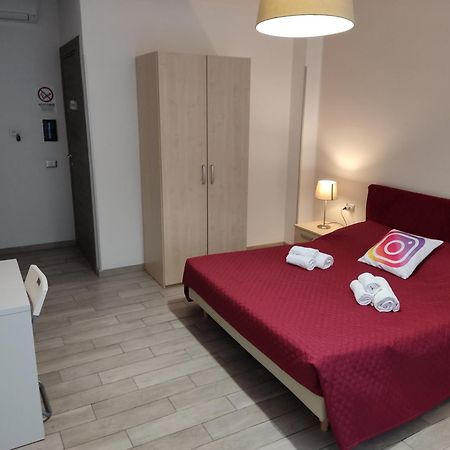 Guest House Web Room Pisa Bagian luar foto