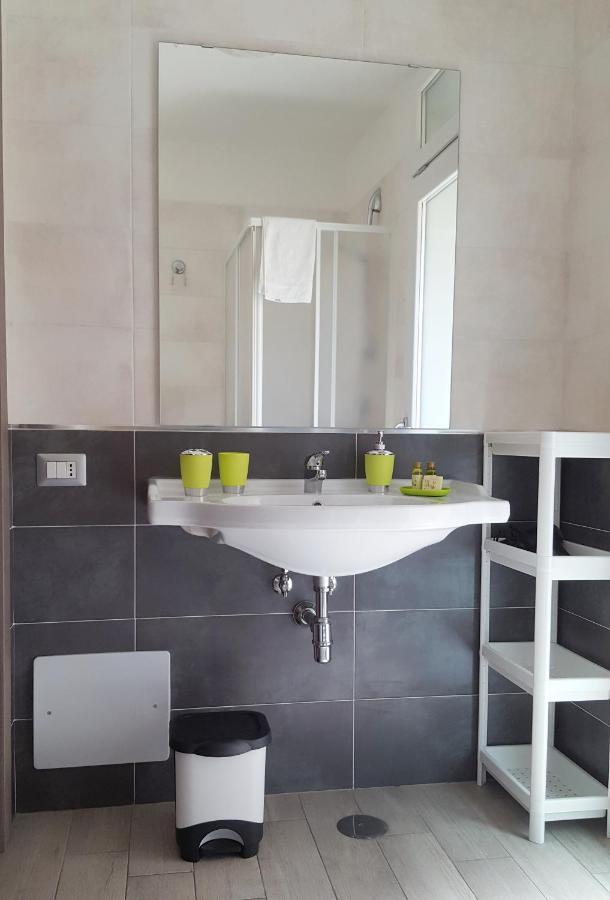Guest House Web Room Pisa Bagian luar foto