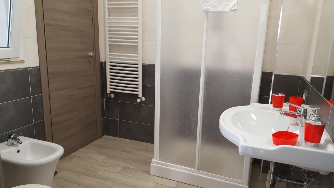 Guest House Web Room Pisa Bagian luar foto