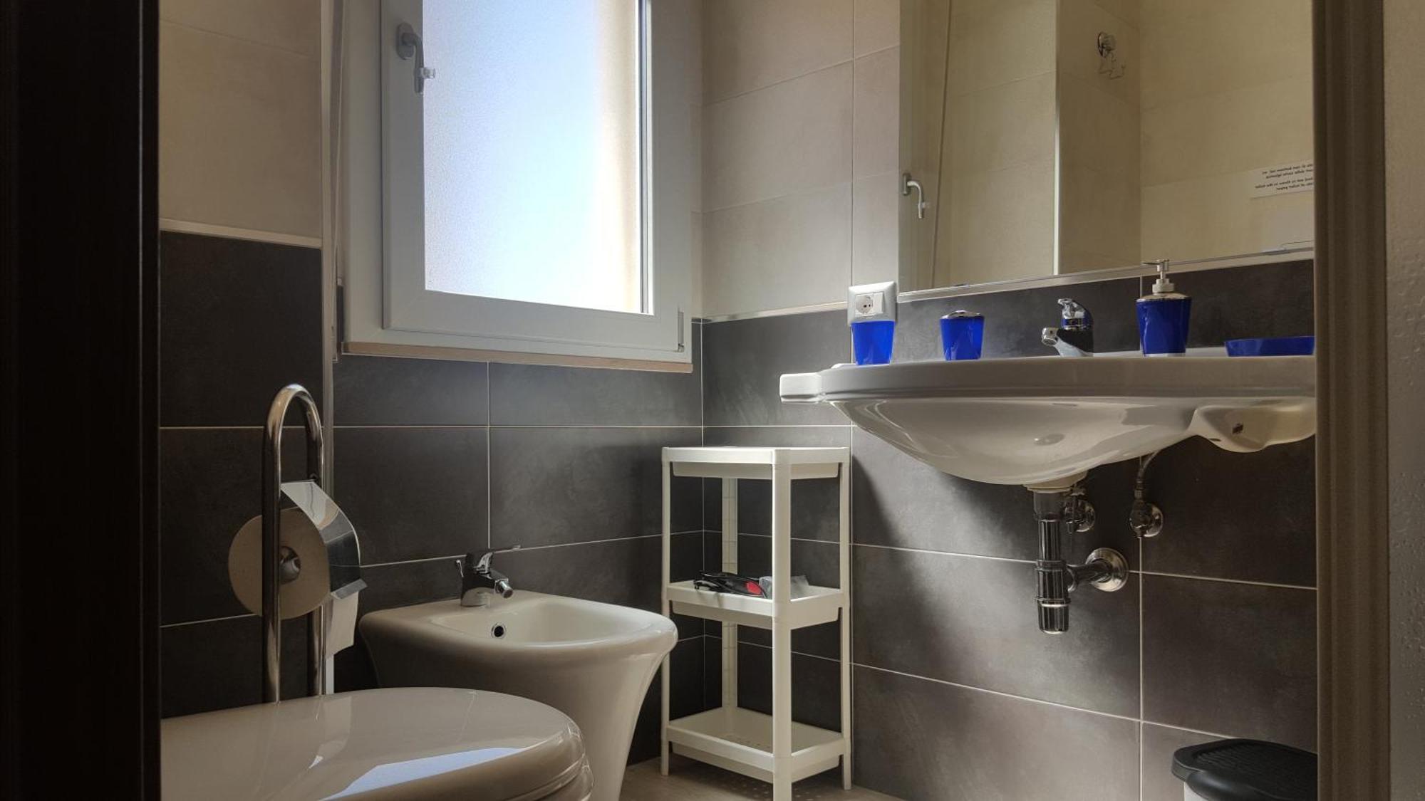 Guest House Web Room Pisa Bagian luar foto