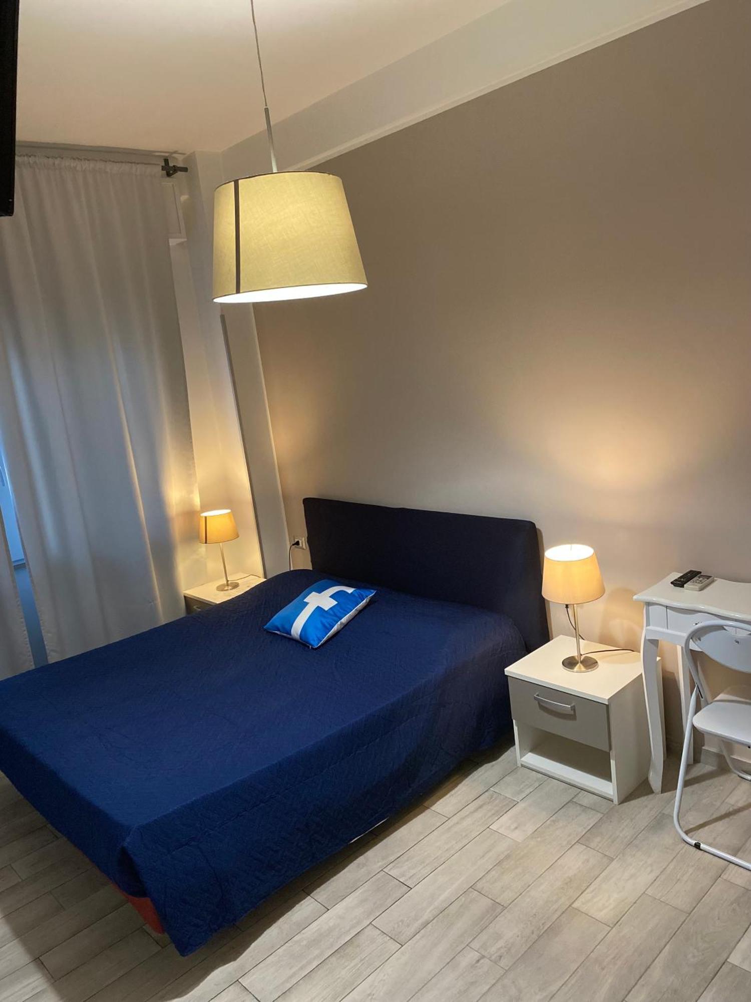 Guest House Web Room Pisa Bagian luar foto